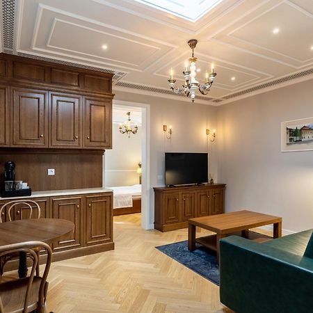 Templum Clava Hotel Bukarest Kültér fotó