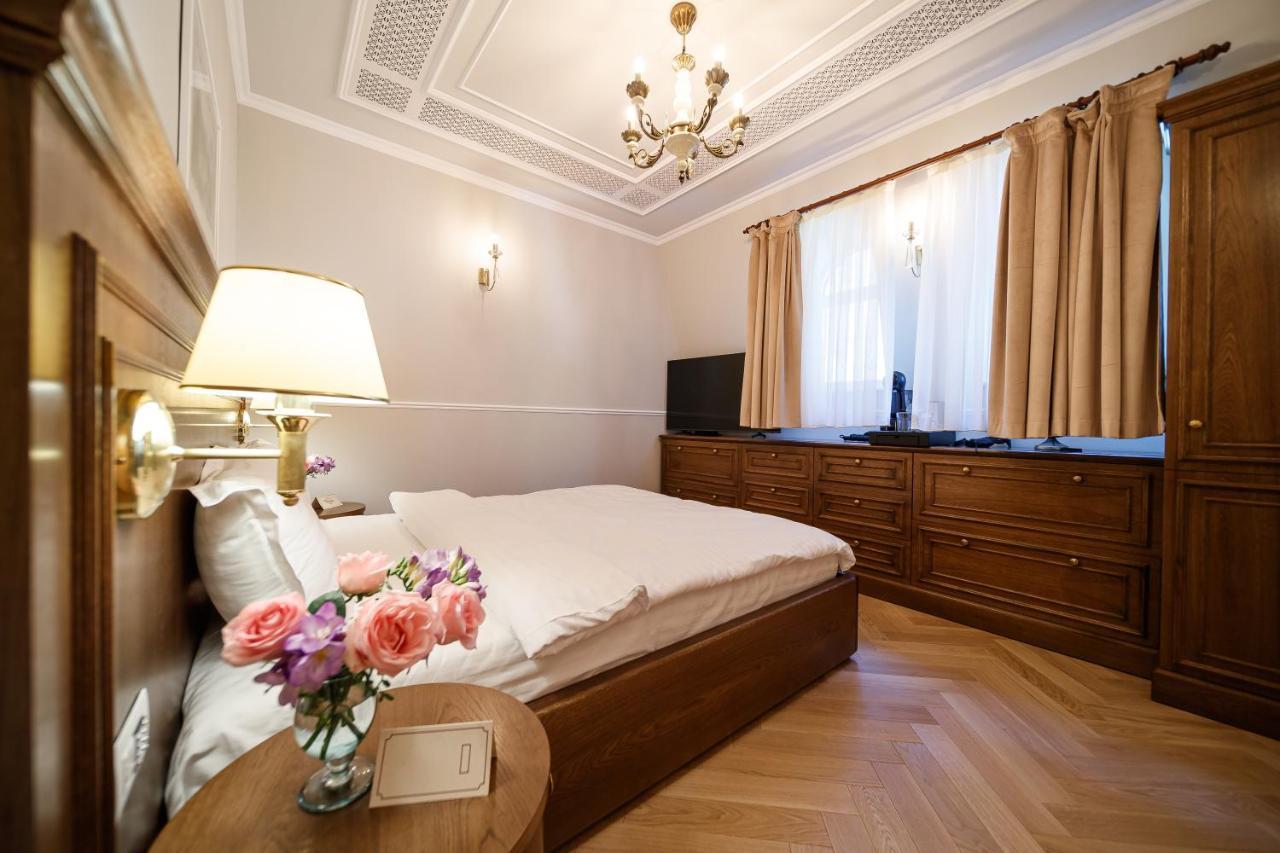Templum Clava Hotel Bukarest Kültér fotó