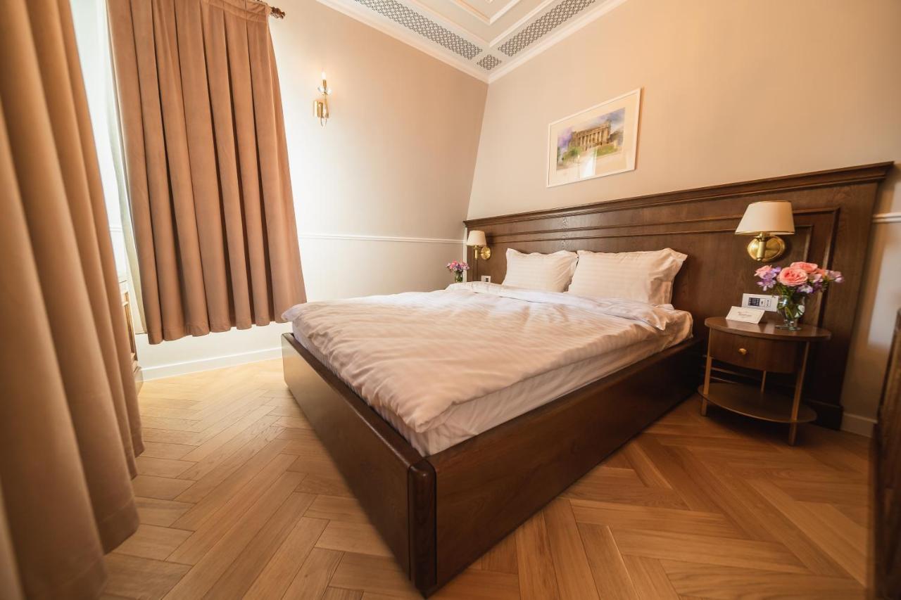 Templum Clava Hotel Bukarest Kültér fotó