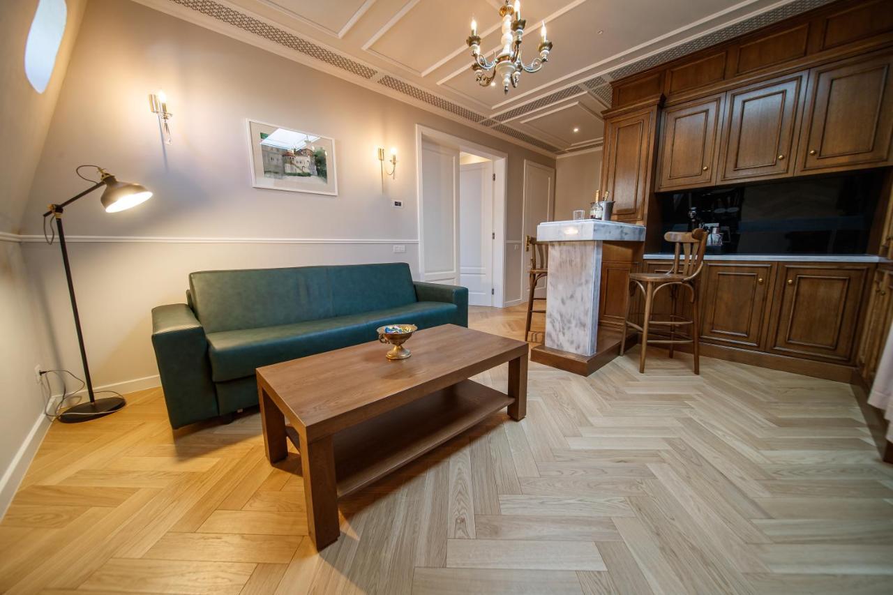 Templum Clava Hotel Bukarest Kültér fotó