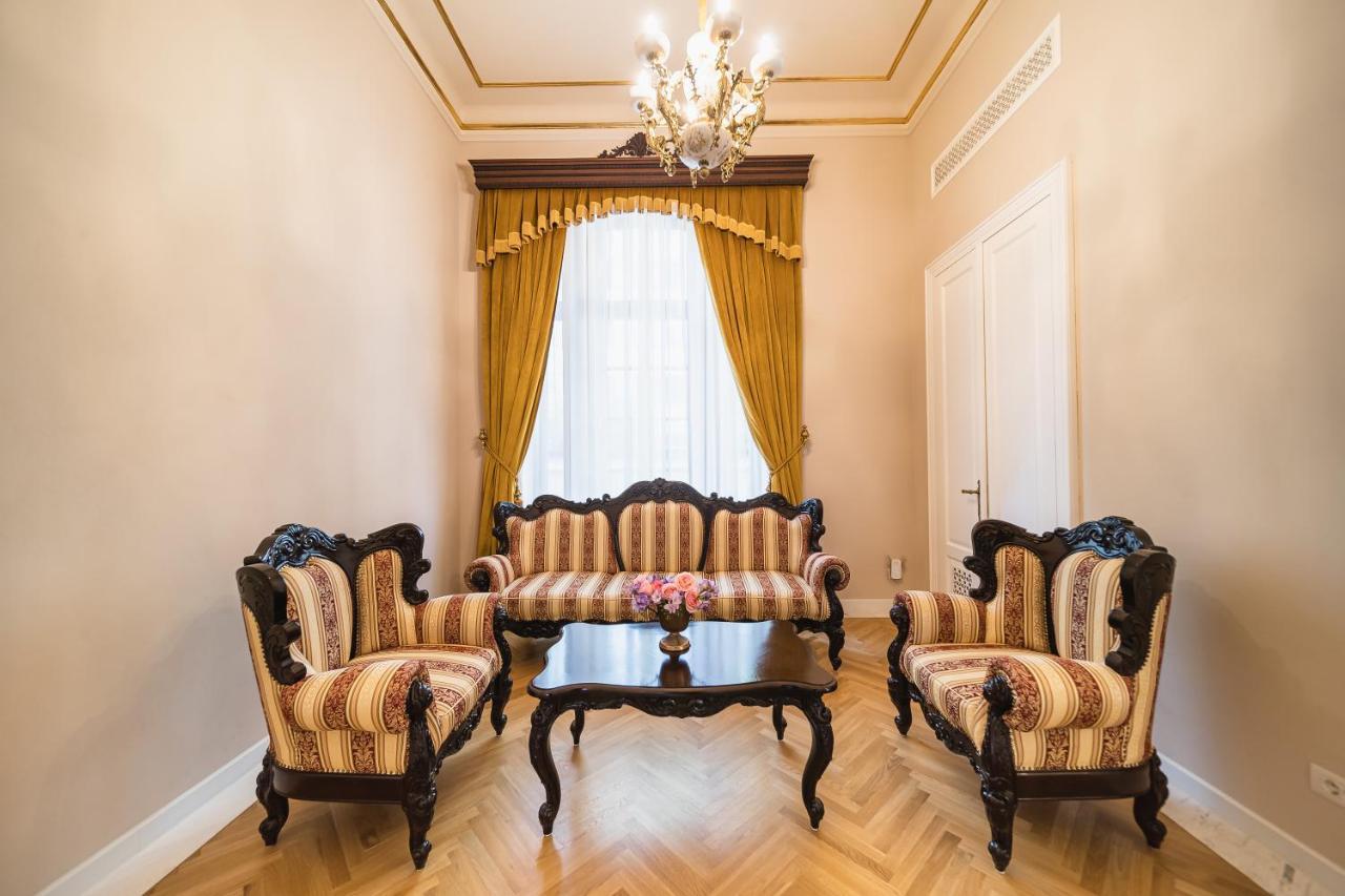 Templum Clava Hotel Bukarest Kültér fotó