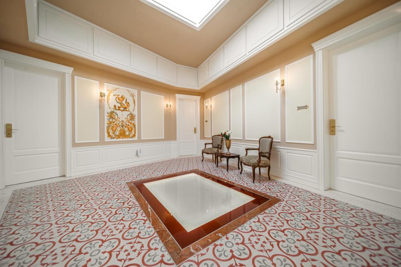 Templum Clava Hotel Bukarest Kültér fotó