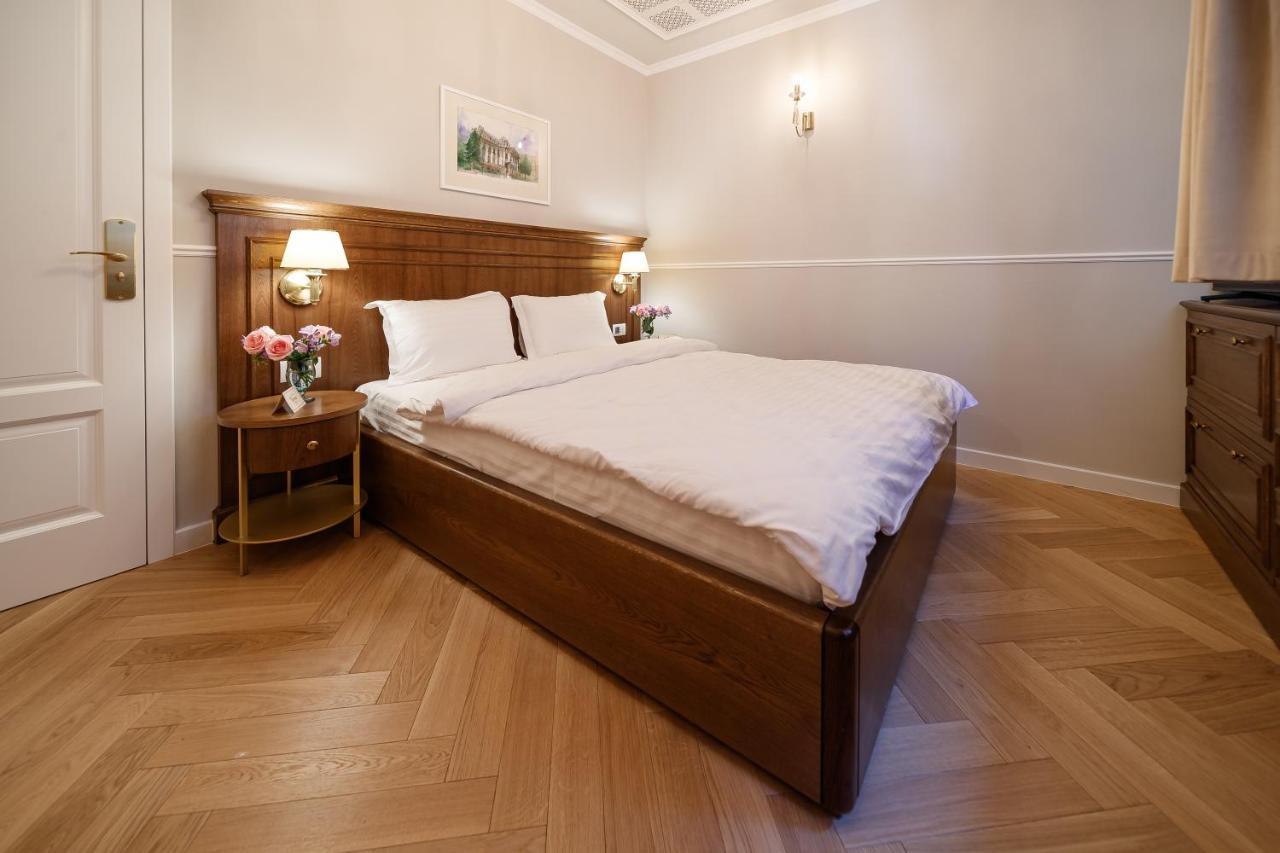 Templum Clava Hotel Bukarest Kültér fotó