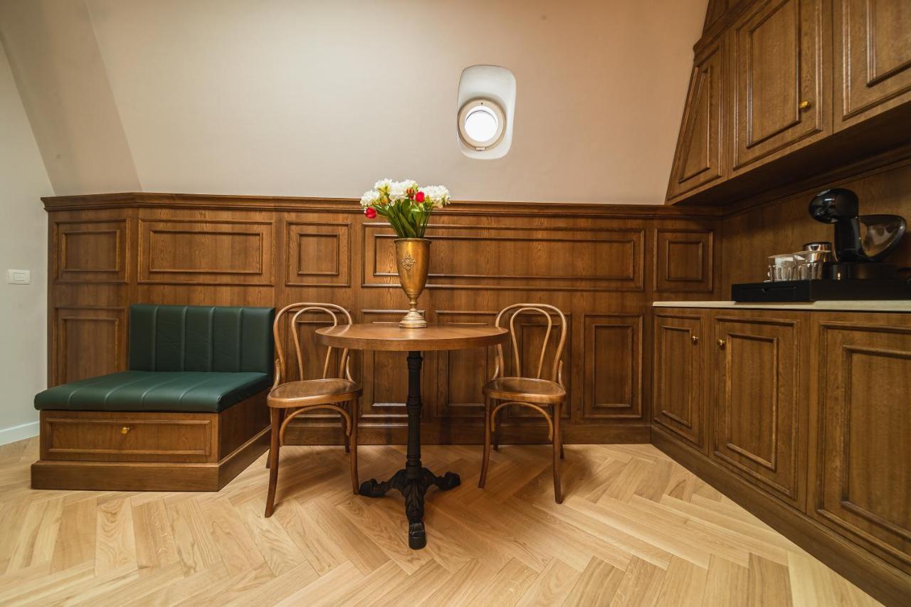 Templum Clava Hotel Bukarest Kültér fotó