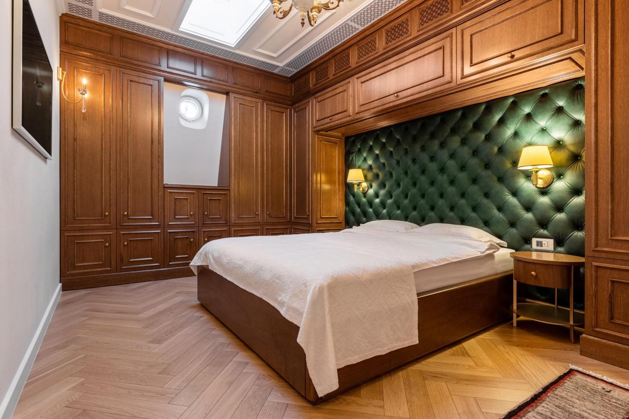 Templum Clava Hotel Bukarest Kültér fotó