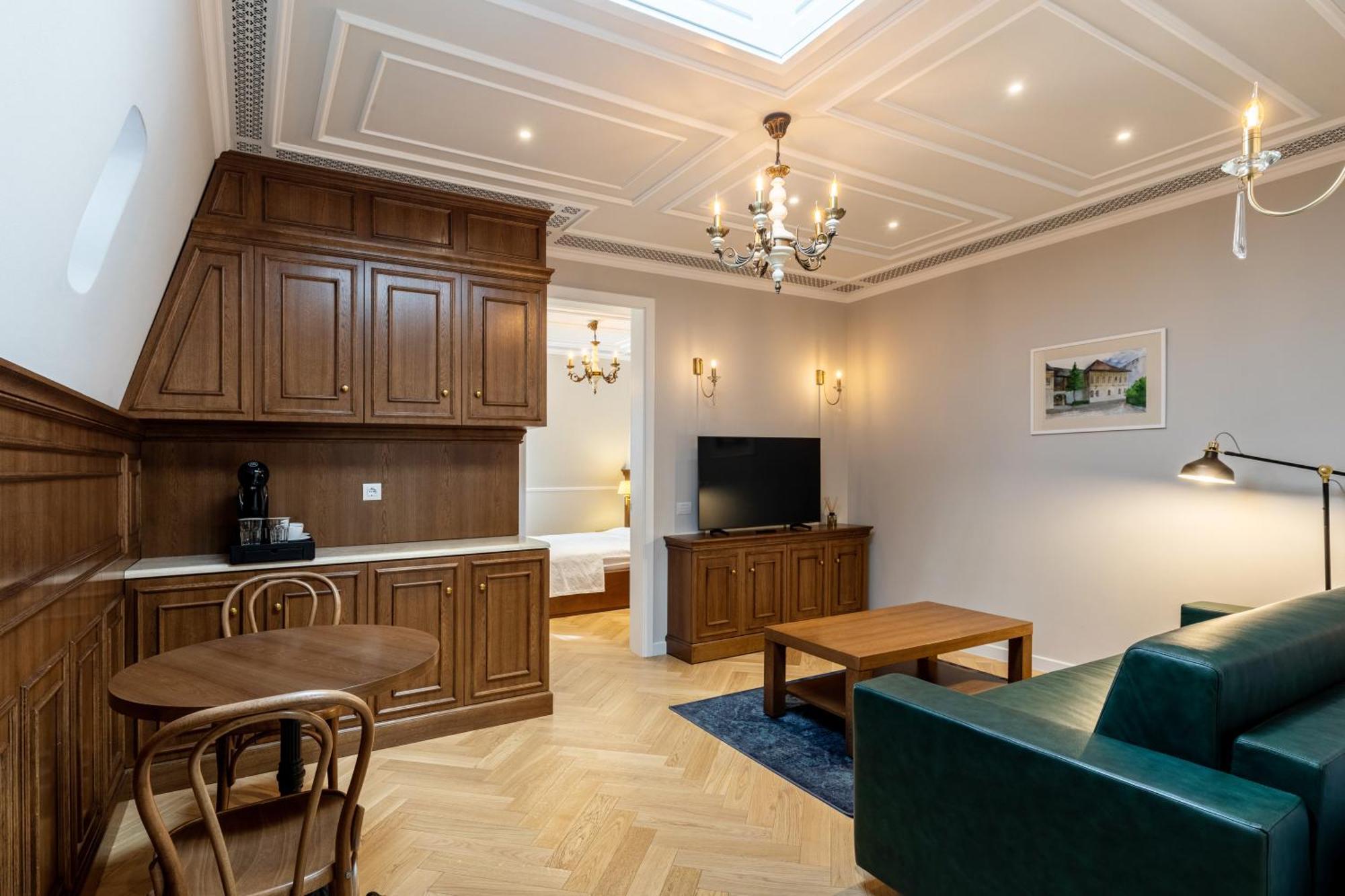 Templum Clava Hotel Bukarest Kültér fotó