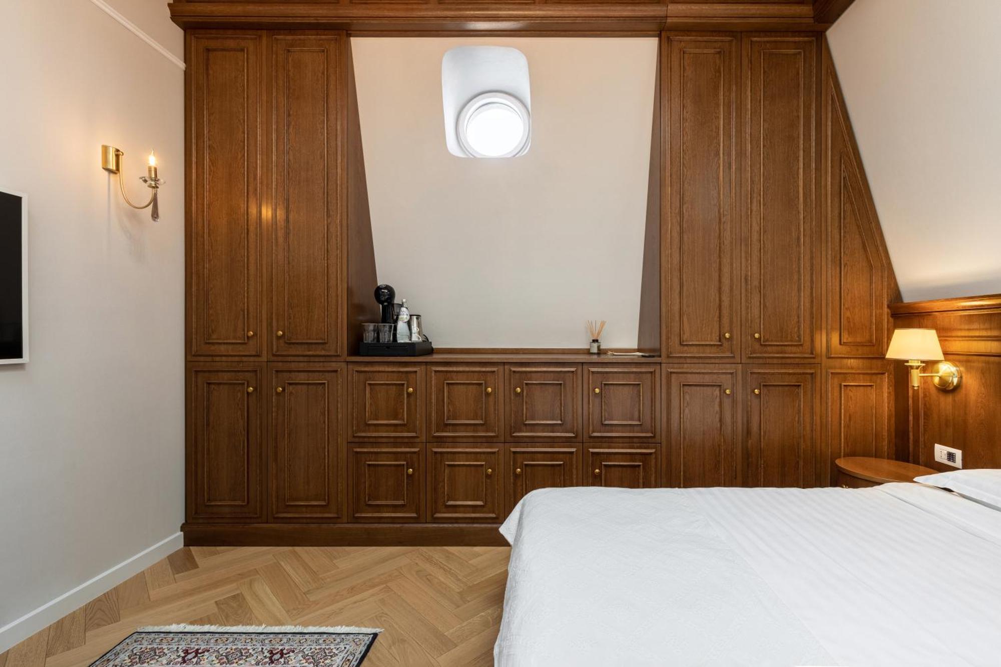 Templum Clava Hotel Bukarest Kültér fotó