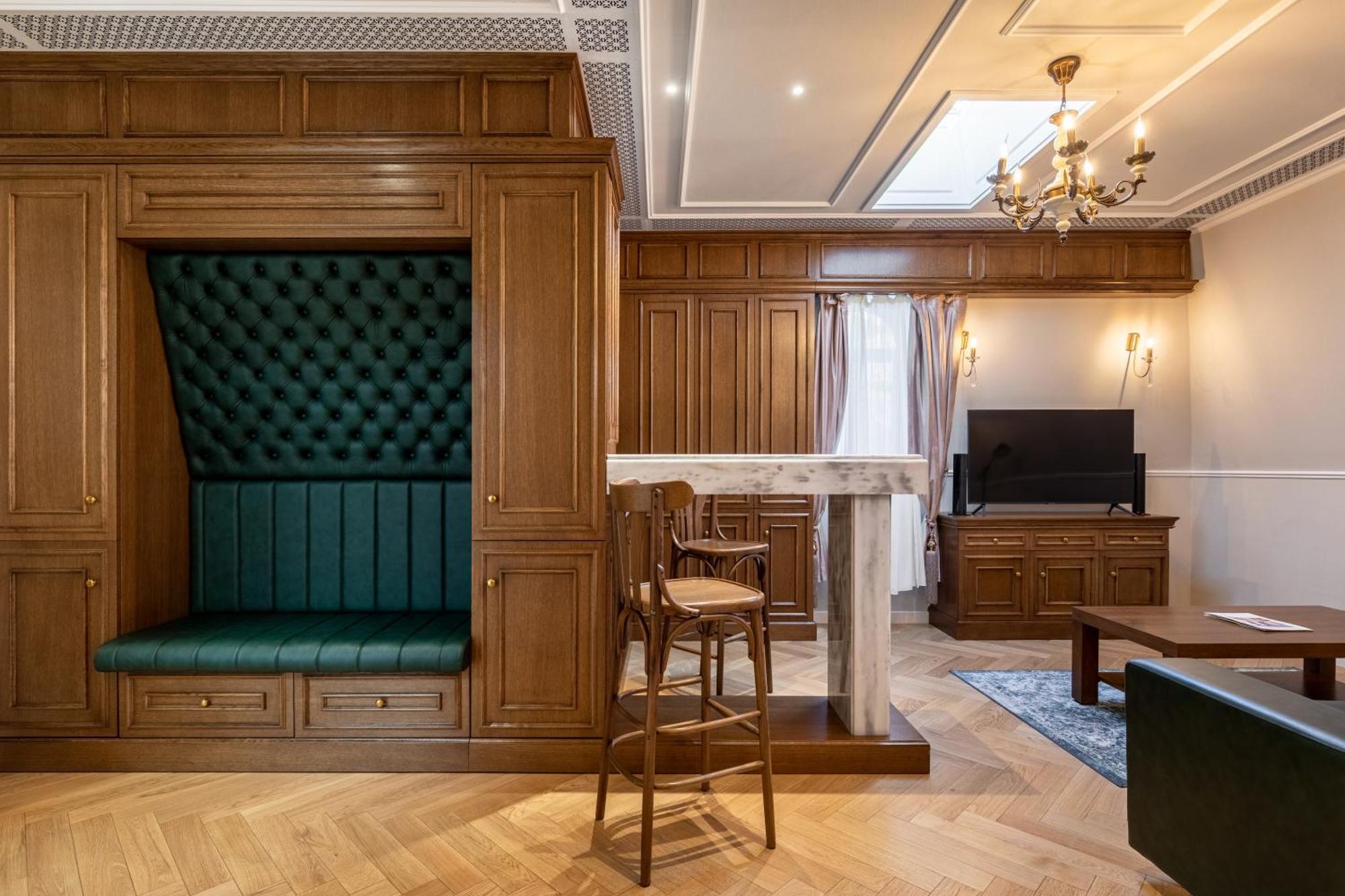 Templum Clava Hotel Bukarest Kültér fotó