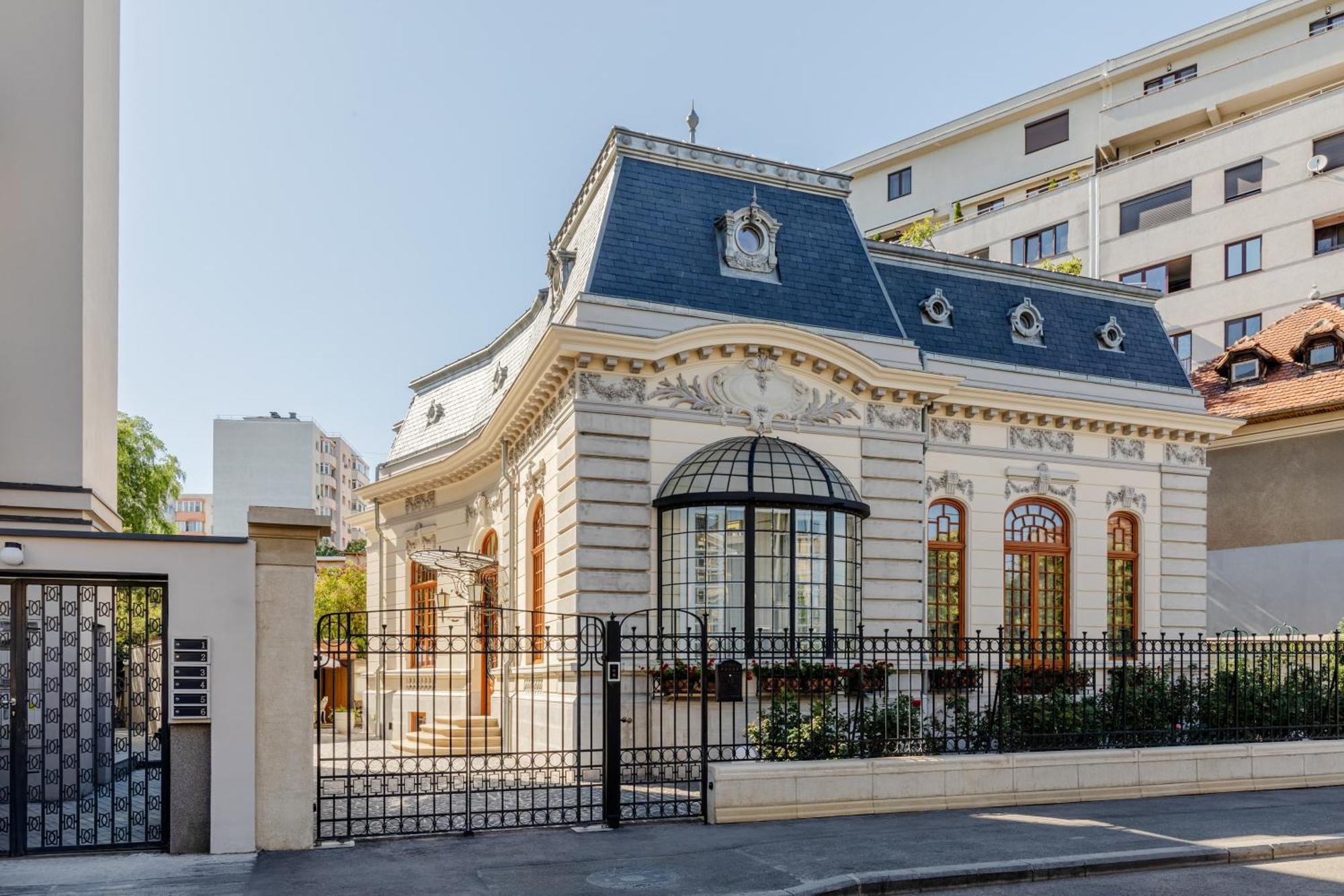 Templum Clava Hotel Bukarest Kültér fotó